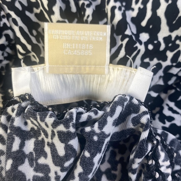 Michael Kors Women’s Black White Printed Smocked Dress Size Medium - Picture 7 of 9